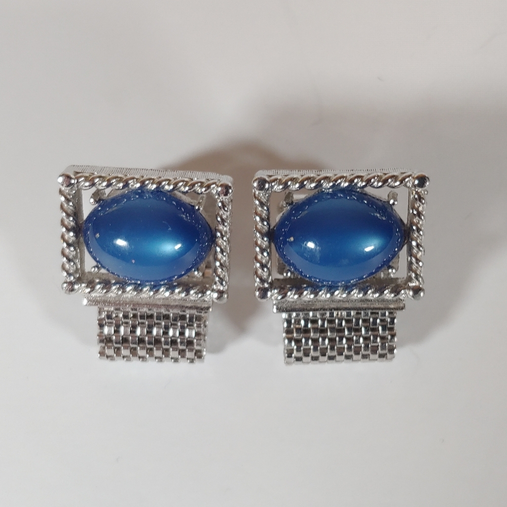 Cufflinks wraparound Silver tone with large blue stones.